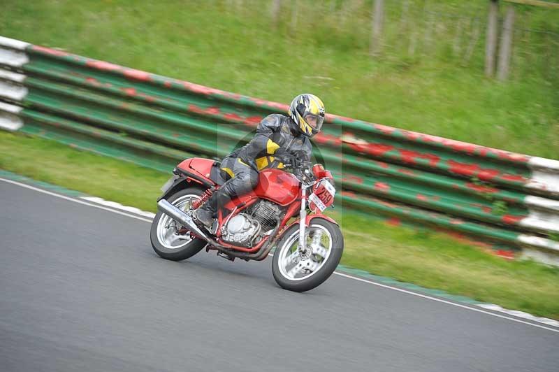 Mallory park Leicestershire;Mallory park photographs;Motorcycle action photographs;classic bikes;event digital images;eventdigitalimages;mallory park;no limits trackday;peter wileman photography;vintage bikes;vintage motorcycles;vmcc festival 1000 bikes