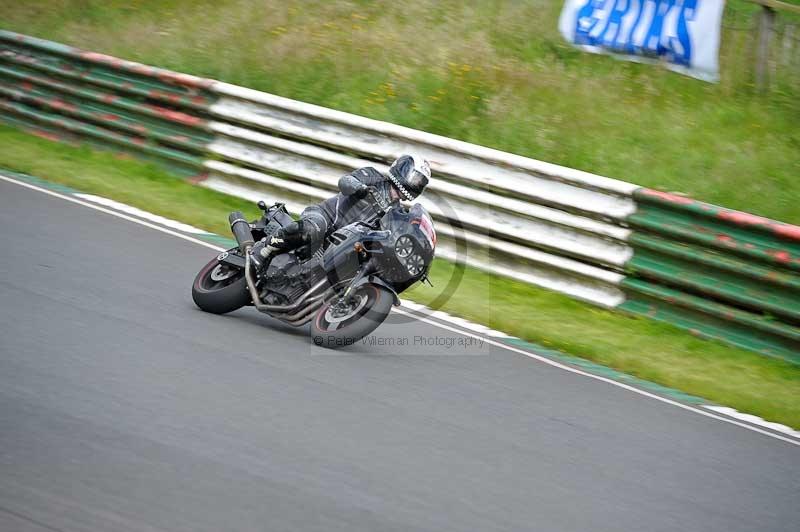Mallory park Leicestershire;Mallory park photographs;Motorcycle action photographs;classic bikes;event digital images;eventdigitalimages;mallory park;no limits trackday;peter wileman photography;vintage bikes;vintage motorcycles;vmcc festival 1000 bikes