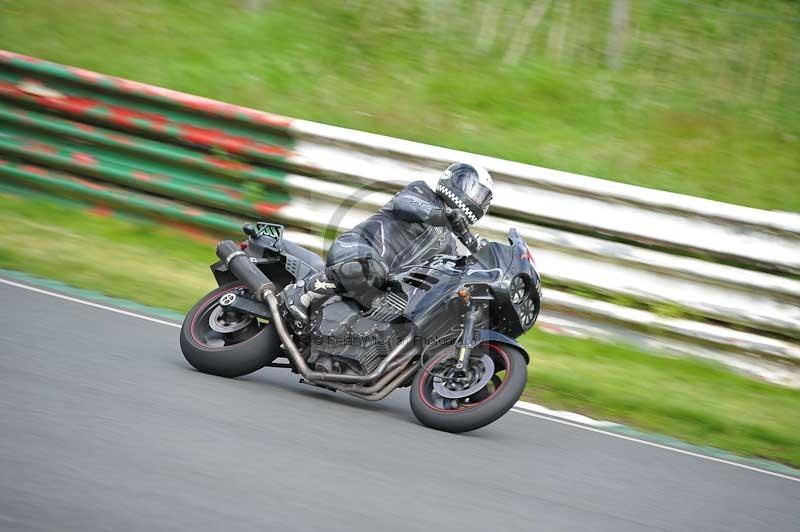 Mallory park Leicestershire;Mallory park photographs;Motorcycle action photographs;classic bikes;event digital images;eventdigitalimages;mallory park;no limits trackday;peter wileman photography;vintage bikes;vintage motorcycles;vmcc festival 1000 bikes