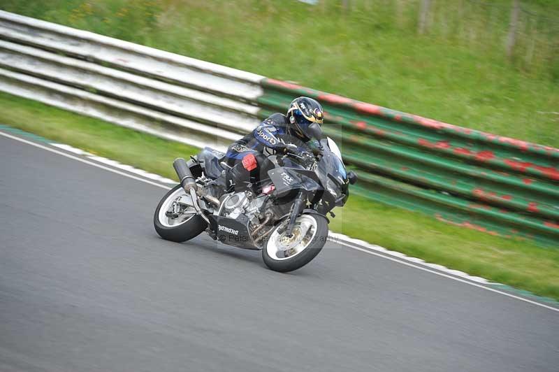 Mallory park Leicestershire;Mallory park photographs;Motorcycle action photographs;classic bikes;event digital images;eventdigitalimages;mallory park;no limits trackday;peter wileman photography;vintage bikes;vintage motorcycles;vmcc festival 1000 bikes