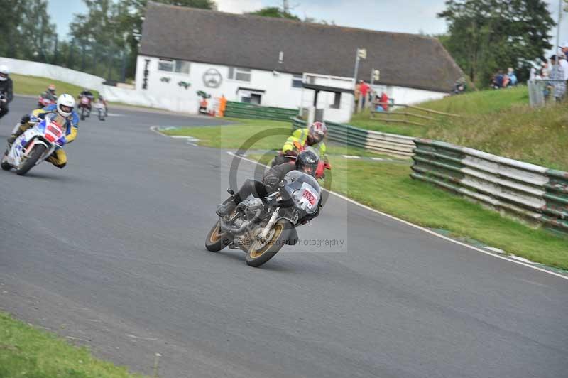 Mallory park Leicestershire;Mallory park photographs;Motorcycle action photographs;classic bikes;event digital images;eventdigitalimages;mallory park;no limits trackday;peter wileman photography;vintage bikes;vintage motorcycles;vmcc festival 1000 bikes