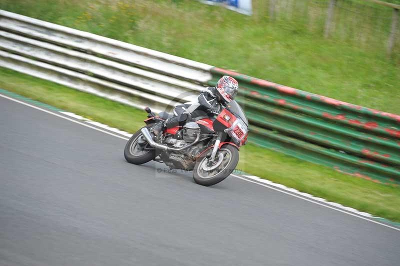 Mallory park Leicestershire;Mallory park photographs;Motorcycle action photographs;classic bikes;event digital images;eventdigitalimages;mallory park;no limits trackday;peter wileman photography;vintage bikes;vintage motorcycles;vmcc festival 1000 bikes