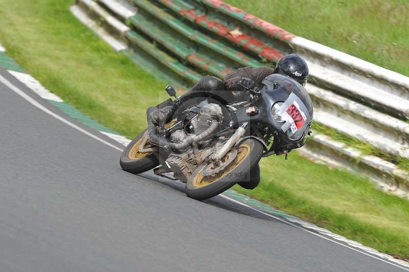 Mallory park Leicestershire;Mallory park photographs;Motorcycle action photographs;classic bikes;event digital images;eventdigitalimages;mallory park;no limits trackday;peter wileman photography;vintage bikes;vintage motorcycles;vmcc festival 1000 bikes