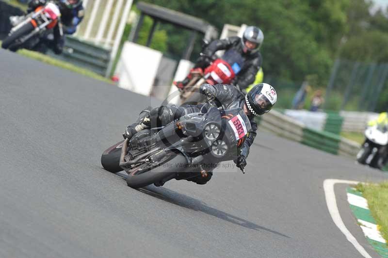 Mallory park Leicestershire;Mallory park photographs;Motorcycle action photographs;classic bikes;event digital images;eventdigitalimages;mallory park;no limits trackday;peter wileman photography;vintage bikes;vintage motorcycles;vmcc festival 1000 bikes