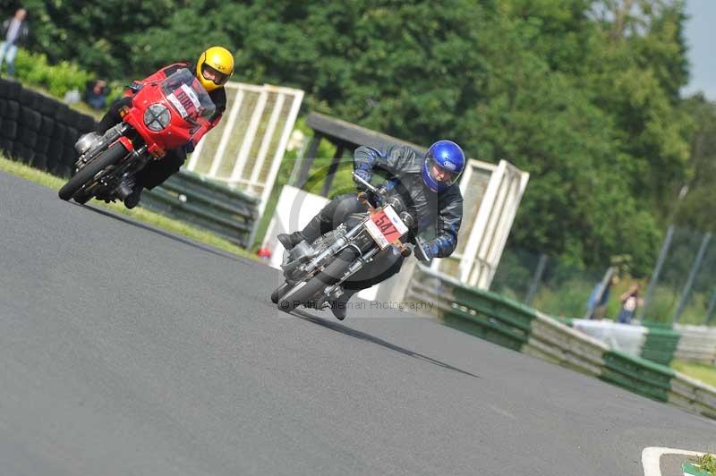 Mallory park Leicestershire;Mallory park photographs;Motorcycle action photographs;classic bikes;event digital images;eventdigitalimages;mallory park;no limits trackday;peter wileman photography;vintage bikes;vintage motorcycles;vmcc festival 1000 bikes