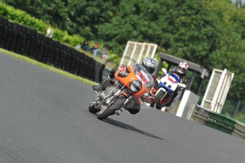 Mallory park Leicestershire;Mallory park photographs;Motorcycle action photographs;classic bikes;event digital images;eventdigitalimages;mallory park;no limits trackday;peter wileman photography;vintage bikes;vintage motorcycles;vmcc festival 1000 bikes