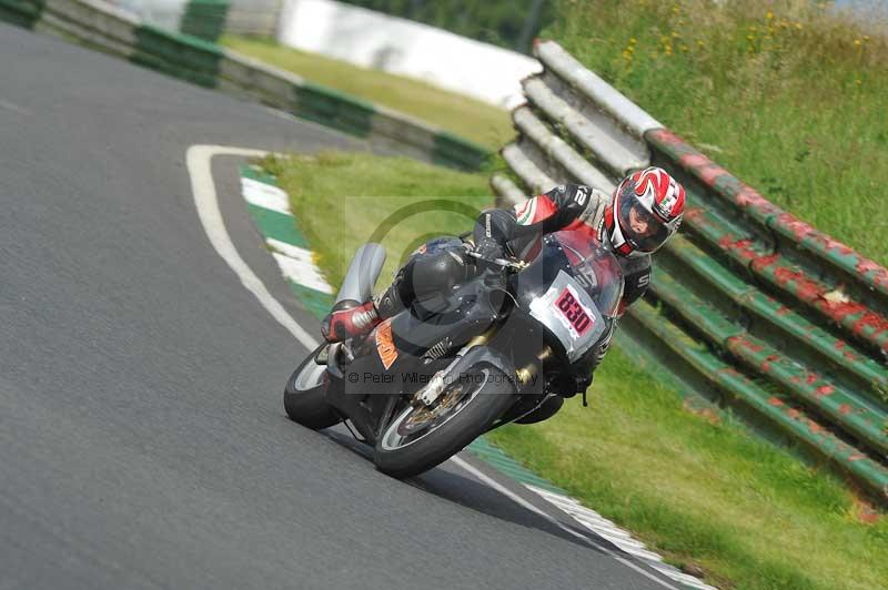 Mallory park Leicestershire;Mallory park photographs;Motorcycle action photographs;classic bikes;event digital images;eventdigitalimages;mallory park;no limits trackday;peter wileman photography;vintage bikes;vintage motorcycles;vmcc festival 1000 bikes