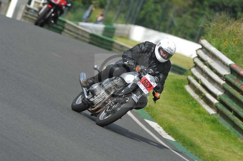 Mallory park Leicestershire;Mallory park photographs;Motorcycle action photographs;classic bikes;event digital images;eventdigitalimages;mallory park;no limits trackday;peter wileman photography;vintage bikes;vintage motorcycles;vmcc festival 1000 bikes