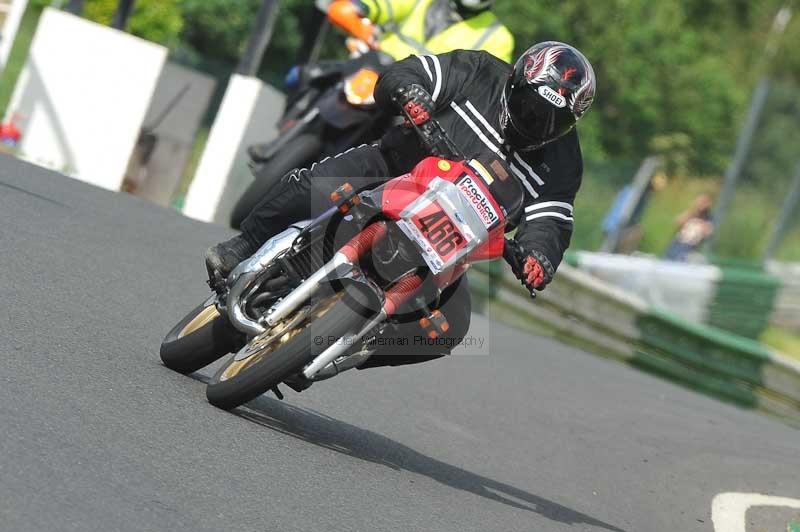 Mallory park Leicestershire;Mallory park photographs;Motorcycle action photographs;classic bikes;event digital images;eventdigitalimages;mallory park;no limits trackday;peter wileman photography;vintage bikes;vintage motorcycles;vmcc festival 1000 bikes