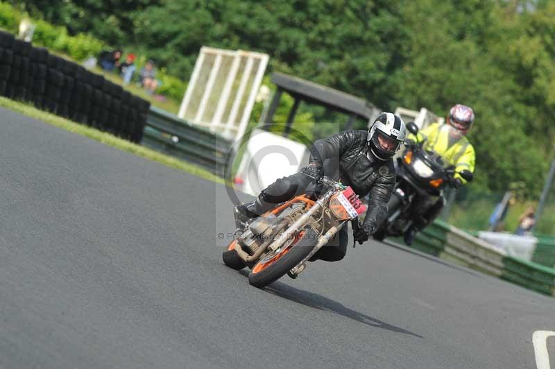 Mallory park Leicestershire;Mallory park photographs;Motorcycle action photographs;classic bikes;event digital images;eventdigitalimages;mallory park;no limits trackday;peter wileman photography;vintage bikes;vintage motorcycles;vmcc festival 1000 bikes