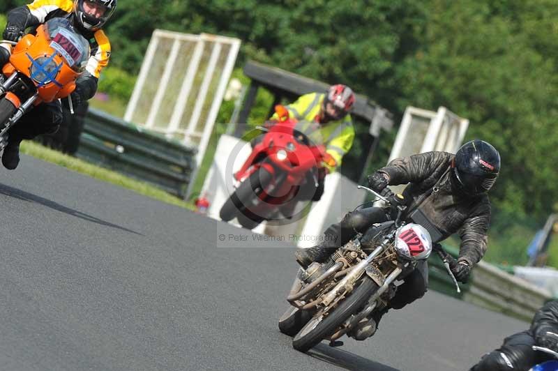 Mallory park Leicestershire;Mallory park photographs;Motorcycle action photographs;classic bikes;event digital images;eventdigitalimages;mallory park;no limits trackday;peter wileman photography;vintage bikes;vintage motorcycles;vmcc festival 1000 bikes