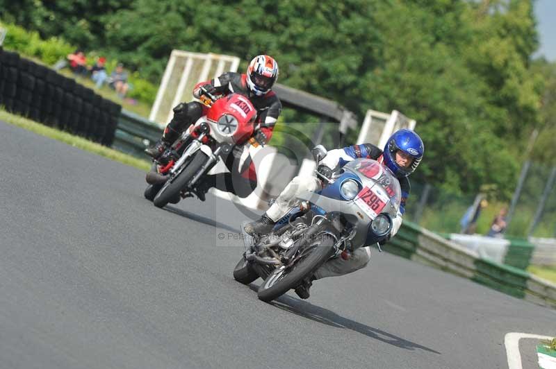 Mallory park Leicestershire;Mallory park photographs;Motorcycle action photographs;classic bikes;event digital images;eventdigitalimages;mallory park;no limits trackday;peter wileman photography;vintage bikes;vintage motorcycles;vmcc festival 1000 bikes