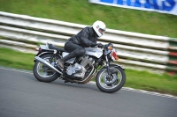 Mallory-park-Leicestershire;Mallory-park-photographs;Motorcycle-action-photographs;classic-bikes;event-digital-images;eventdigitalimages;mallory-park;no-limits-trackday;peter-wileman-photography;vintage-bikes;vintage-motorcycles;vmcc-festival-1000-bikes