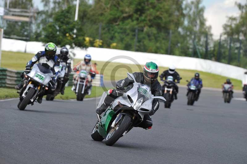 Mallory park Leicestershire;Mallory park photographs;Motorcycle action photographs;classic bikes;event digital images;eventdigitalimages;mallory park;no limits trackday;peter wileman photography;vintage bikes;vintage motorcycles;vmcc festival 1000 bikes