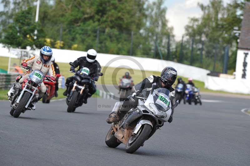 Mallory park Leicestershire;Mallory park photographs;Motorcycle action photographs;classic bikes;event digital images;eventdigitalimages;mallory park;no limits trackday;peter wileman photography;vintage bikes;vintage motorcycles;vmcc festival 1000 bikes