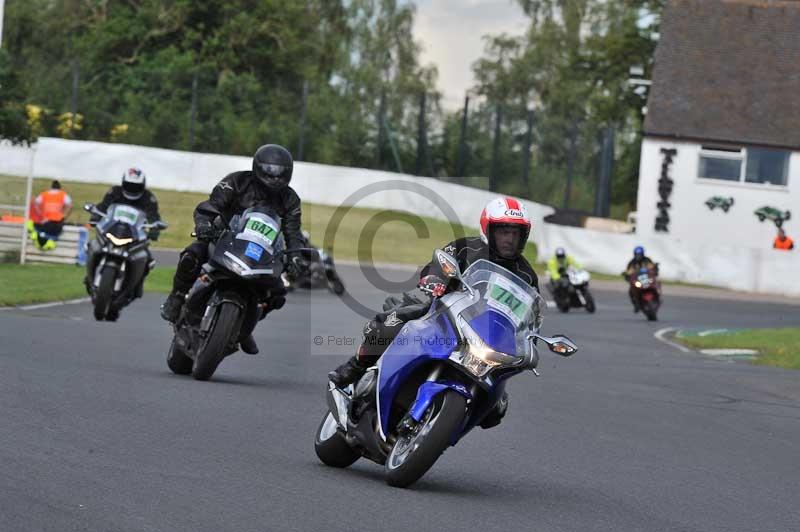 Mallory park Leicestershire;Mallory park photographs;Motorcycle action photographs;classic bikes;event digital images;eventdigitalimages;mallory park;no limits trackday;peter wileman photography;vintage bikes;vintage motorcycles;vmcc festival 1000 bikes