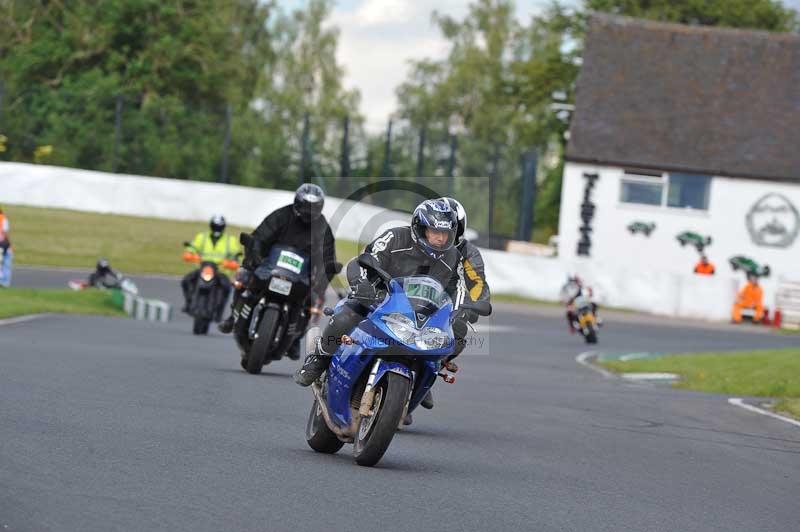 Mallory park Leicestershire;Mallory park photographs;Motorcycle action photographs;classic bikes;event digital images;eventdigitalimages;mallory park;no limits trackday;peter wileman photography;vintage bikes;vintage motorcycles;vmcc festival 1000 bikes