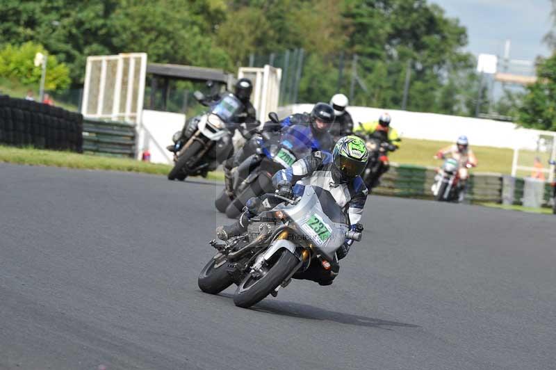 Mallory park Leicestershire;Mallory park photographs;Motorcycle action photographs;classic bikes;event digital images;eventdigitalimages;mallory park;no limits trackday;peter wileman photography;vintage bikes;vintage motorcycles;vmcc festival 1000 bikes