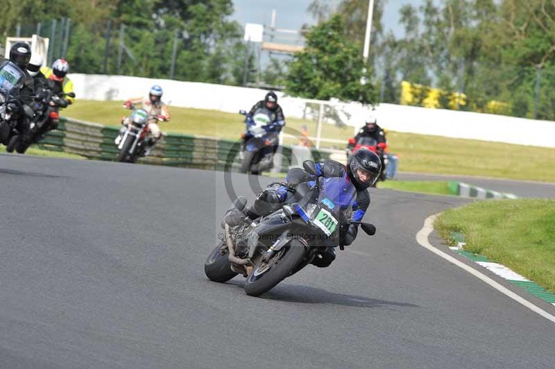 Mallory park Leicestershire;Mallory park photographs;Motorcycle action photographs;classic bikes;event digital images;eventdigitalimages;mallory park;no limits trackday;peter wileman photography;vintage bikes;vintage motorcycles;vmcc festival 1000 bikes