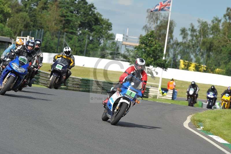 Mallory park Leicestershire;Mallory park photographs;Motorcycle action photographs;classic bikes;event digital images;eventdigitalimages;mallory park;no limits trackday;peter wileman photography;vintage bikes;vintage motorcycles;vmcc festival 1000 bikes