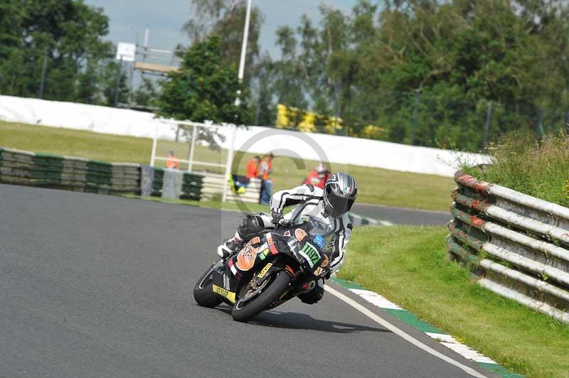 Mallory park Leicestershire;Mallory park photographs;Motorcycle action photographs;classic bikes;event digital images;eventdigitalimages;mallory park;no limits trackday;peter wileman photography;vintage bikes;vintage motorcycles;vmcc festival 1000 bikes