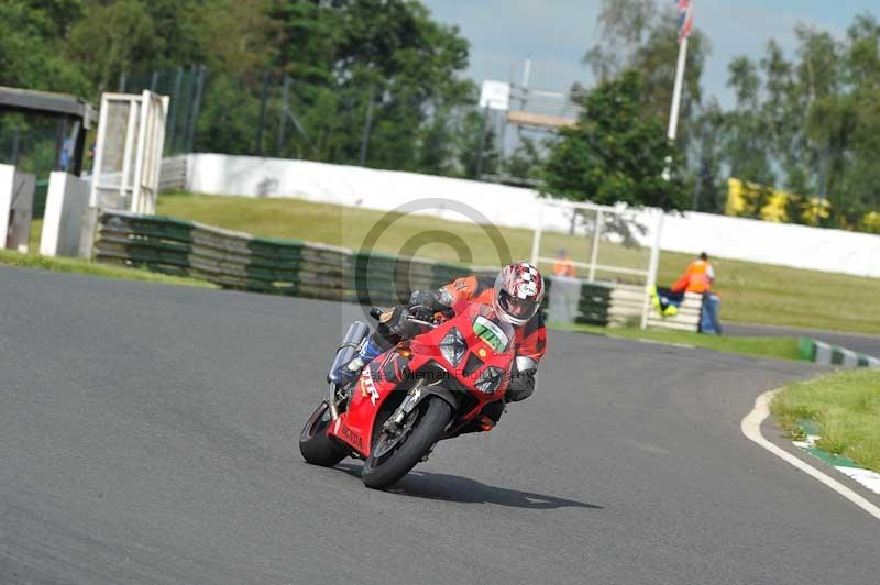 Mallory park Leicestershire;Mallory park photographs;Motorcycle action photographs;classic bikes;event digital images;eventdigitalimages;mallory park;no limits trackday;peter wileman photography;vintage bikes;vintage motorcycles;vmcc festival 1000 bikes