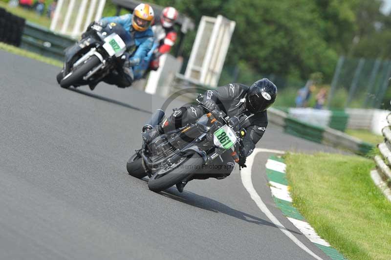 Mallory park Leicestershire;Mallory park photographs;Motorcycle action photographs;classic bikes;event digital images;eventdigitalimages;mallory park;no limits trackday;peter wileman photography;vintage bikes;vintage motorcycles;vmcc festival 1000 bikes