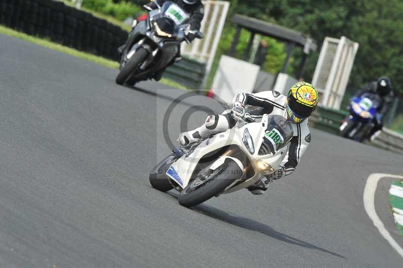 Mallory park Leicestershire;Mallory park photographs;Motorcycle action photographs;classic bikes;event digital images;eventdigitalimages;mallory park;no limits trackday;peter wileman photography;vintage bikes;vintage motorcycles;vmcc festival 1000 bikes
