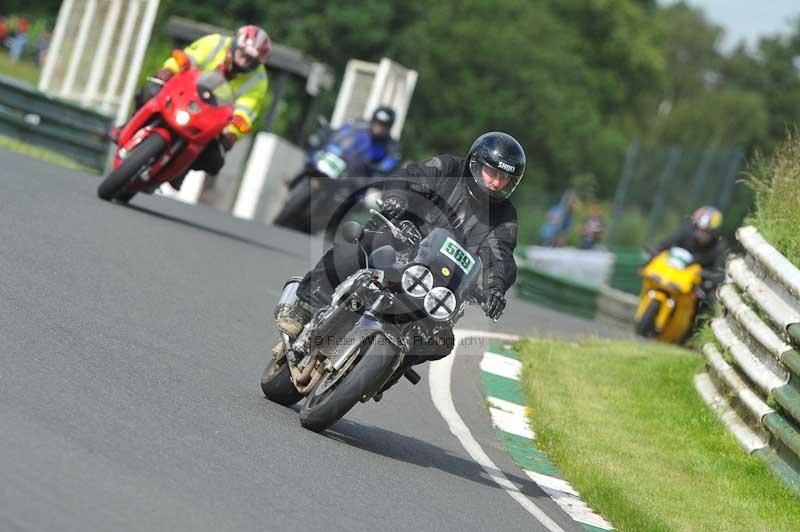 Mallory park Leicestershire;Mallory park photographs;Motorcycle action photographs;classic bikes;event digital images;eventdigitalimages;mallory park;no limits trackday;peter wileman photography;vintage bikes;vintage motorcycles;vmcc festival 1000 bikes