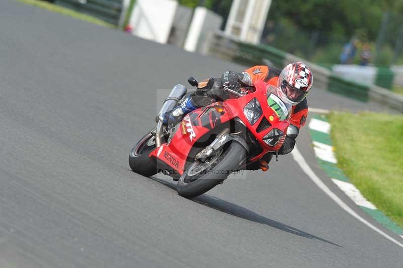 Mallory park Leicestershire;Mallory park photographs;Motorcycle action photographs;classic bikes;event digital images;eventdigitalimages;mallory park;no limits trackday;peter wileman photography;vintage bikes;vintage motorcycles;vmcc festival 1000 bikes