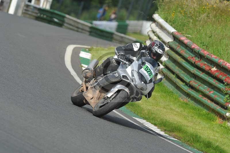 Mallory park Leicestershire;Mallory park photographs;Motorcycle action photographs;classic bikes;event digital images;eventdigitalimages;mallory park;no limits trackday;peter wileman photography;vintage bikes;vintage motorcycles;vmcc festival 1000 bikes