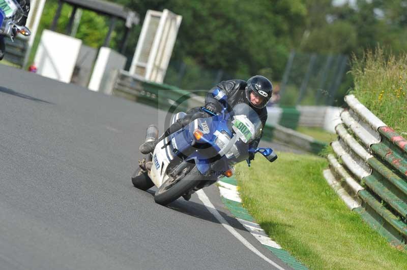 Mallory park Leicestershire;Mallory park photographs;Motorcycle action photographs;classic bikes;event digital images;eventdigitalimages;mallory park;no limits trackday;peter wileman photography;vintage bikes;vintage motorcycles;vmcc festival 1000 bikes