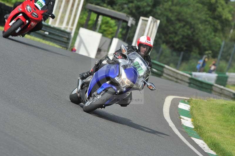 Mallory park Leicestershire;Mallory park photographs;Motorcycle action photographs;classic bikes;event digital images;eventdigitalimages;mallory park;no limits trackday;peter wileman photography;vintage bikes;vintage motorcycles;vmcc festival 1000 bikes