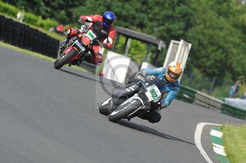 Mallory park Leicestershire;Mallory park photographs;Motorcycle action photographs;classic bikes;event digital images;eventdigitalimages;mallory park;no limits trackday;peter wileman photography;vintage bikes;vintage motorcycles;vmcc festival 1000 bikes