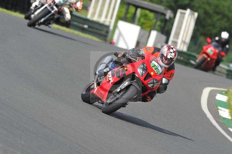 Mallory park Leicestershire;Mallory park photographs;Motorcycle action photographs;classic bikes;event digital images;eventdigitalimages;mallory park;no limits trackday;peter wileman photography;vintage bikes;vintage motorcycles;vmcc festival 1000 bikes