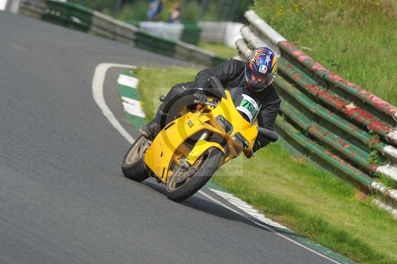 Mallory park Leicestershire;Mallory park photographs;Motorcycle action photographs;classic bikes;event digital images;eventdigitalimages;mallory park;no limits trackday;peter wileman photography;vintage bikes;vintage motorcycles;vmcc festival 1000 bikes