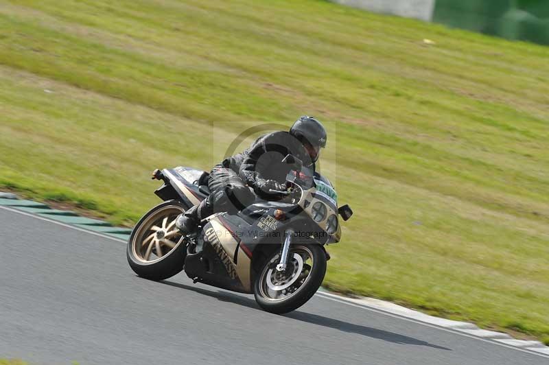 Mallory park Leicestershire;Mallory park photographs;Motorcycle action photographs;classic bikes;event digital images;eventdigitalimages;mallory park;no limits trackday;peter wileman photography;vintage bikes;vintage motorcycles;vmcc festival 1000 bikes