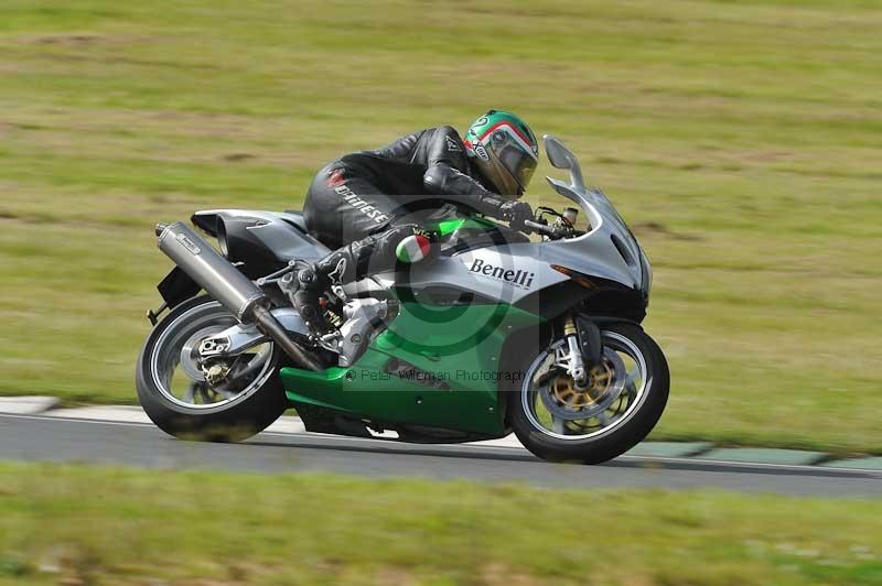 Mallory park Leicestershire;Mallory park photographs;Motorcycle action photographs;classic bikes;event digital images;eventdigitalimages;mallory park;no limits trackday;peter wileman photography;vintage bikes;vintage motorcycles;vmcc festival 1000 bikes