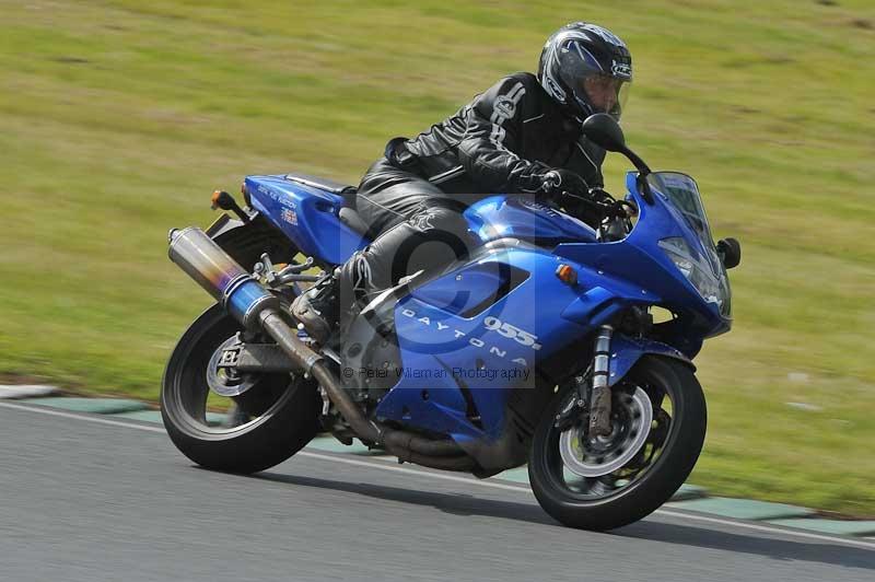 Mallory park Leicestershire;Mallory park photographs;Motorcycle action photographs;classic bikes;event digital images;eventdigitalimages;mallory park;no limits trackday;peter wileman photography;vintage bikes;vintage motorcycles;vmcc festival 1000 bikes