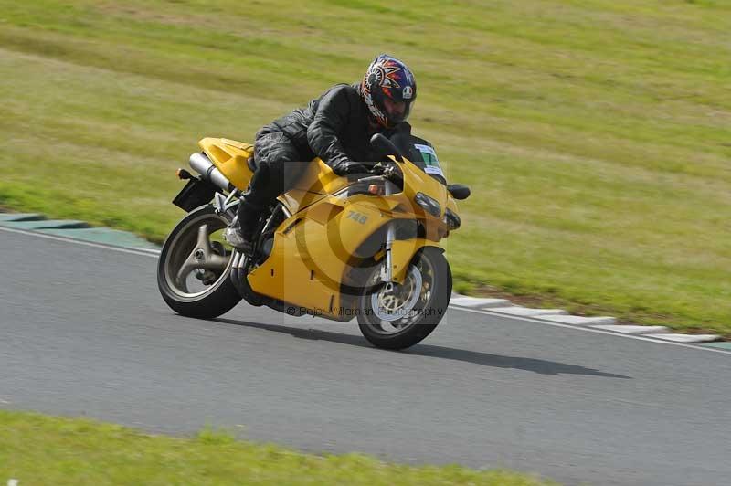 Mallory park Leicestershire;Mallory park photographs;Motorcycle action photographs;classic bikes;event digital images;eventdigitalimages;mallory park;no limits trackday;peter wileman photography;vintage bikes;vintage motorcycles;vmcc festival 1000 bikes