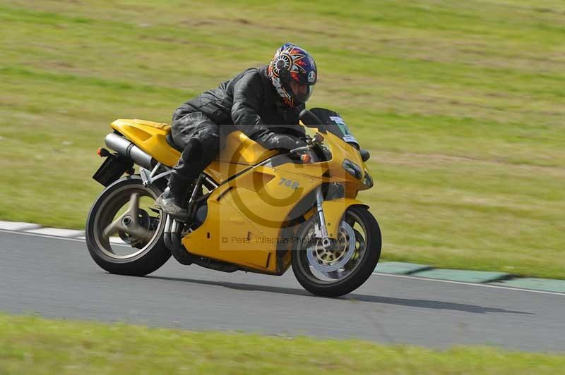 Mallory park Leicestershire;Mallory park photographs;Motorcycle action photographs;classic bikes;event digital images;eventdigitalimages;mallory park;no limits trackday;peter wileman photography;vintage bikes;vintage motorcycles;vmcc festival 1000 bikes