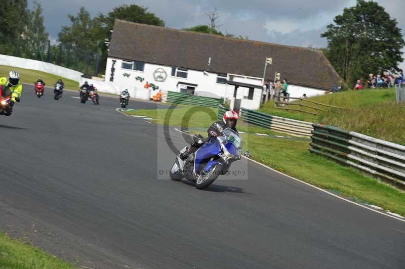Mallory park Leicestershire;Mallory park photographs;Motorcycle action photographs;classic bikes;event digital images;eventdigitalimages;mallory park;no limits trackday;peter wileman photography;vintage bikes;vintage motorcycles;vmcc festival 1000 bikes