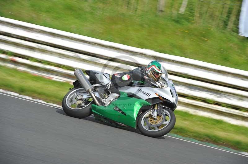 Mallory park Leicestershire;Mallory park photographs;Motorcycle action photographs;classic bikes;event digital images;eventdigitalimages;mallory park;no limits trackday;peter wileman photography;vintage bikes;vintage motorcycles;vmcc festival 1000 bikes