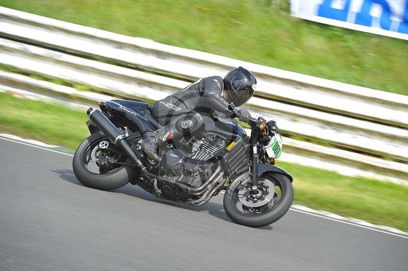 Mallory park Leicestershire;Mallory park photographs;Motorcycle action photographs;classic bikes;event digital images;eventdigitalimages;mallory park;no limits trackday;peter wileman photography;vintage bikes;vintage motorcycles;vmcc festival 1000 bikes