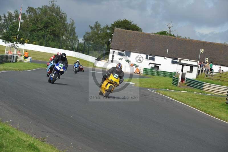 Mallory park Leicestershire;Mallory park photographs;Motorcycle action photographs;classic bikes;event digital images;eventdigitalimages;mallory park;no limits trackday;peter wileman photography;vintage bikes;vintage motorcycles;vmcc festival 1000 bikes
