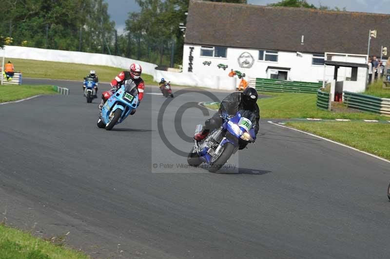Mallory park Leicestershire;Mallory park photographs;Motorcycle action photographs;classic bikes;event digital images;eventdigitalimages;mallory park;no limits trackday;peter wileman photography;vintage bikes;vintage motorcycles;vmcc festival 1000 bikes