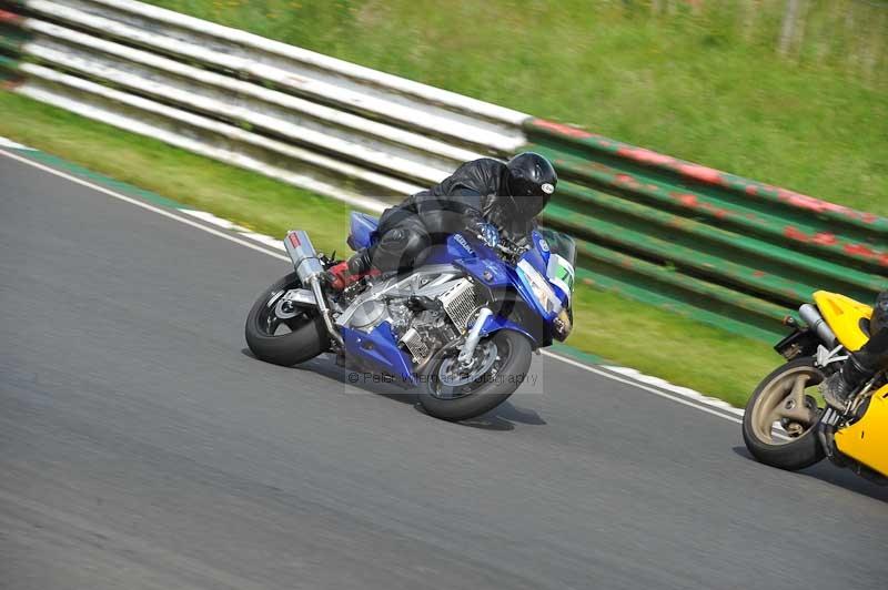 Mallory park Leicestershire;Mallory park photographs;Motorcycle action photographs;classic bikes;event digital images;eventdigitalimages;mallory park;no limits trackday;peter wileman photography;vintage bikes;vintage motorcycles;vmcc festival 1000 bikes