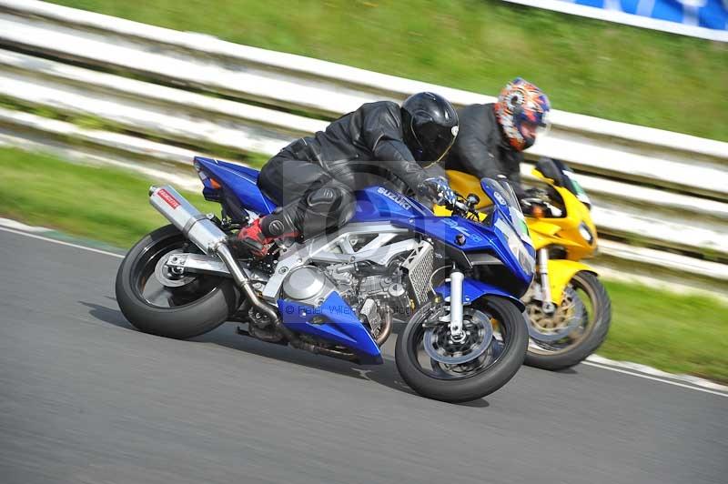 Mallory park Leicestershire;Mallory park photographs;Motorcycle action photographs;classic bikes;event digital images;eventdigitalimages;mallory park;no limits trackday;peter wileman photography;vintage bikes;vintage motorcycles;vmcc festival 1000 bikes