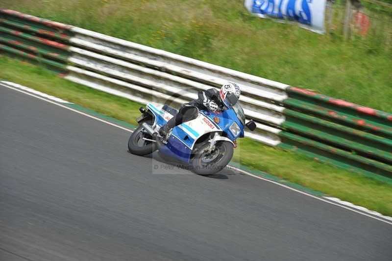 Mallory park Leicestershire;Mallory park photographs;Motorcycle action photographs;classic bikes;event digital images;eventdigitalimages;mallory park;no limits trackday;peter wileman photography;vintage bikes;vintage motorcycles;vmcc festival 1000 bikes