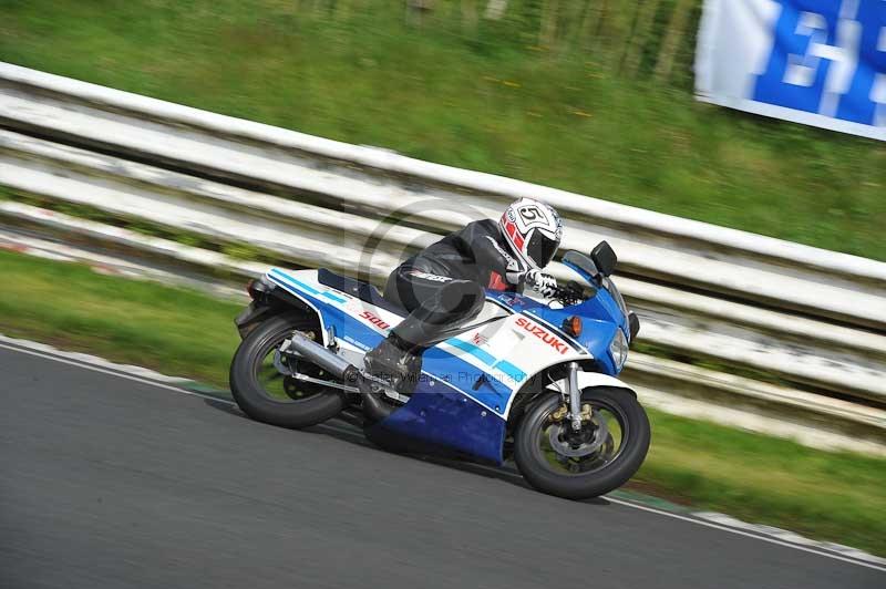 Mallory park Leicestershire;Mallory park photographs;Motorcycle action photographs;classic bikes;event digital images;eventdigitalimages;mallory park;no limits trackday;peter wileman photography;vintage bikes;vintage motorcycles;vmcc festival 1000 bikes